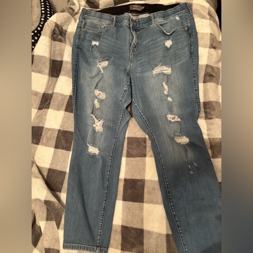 Torrid bombshell skinny distressed jeans 24